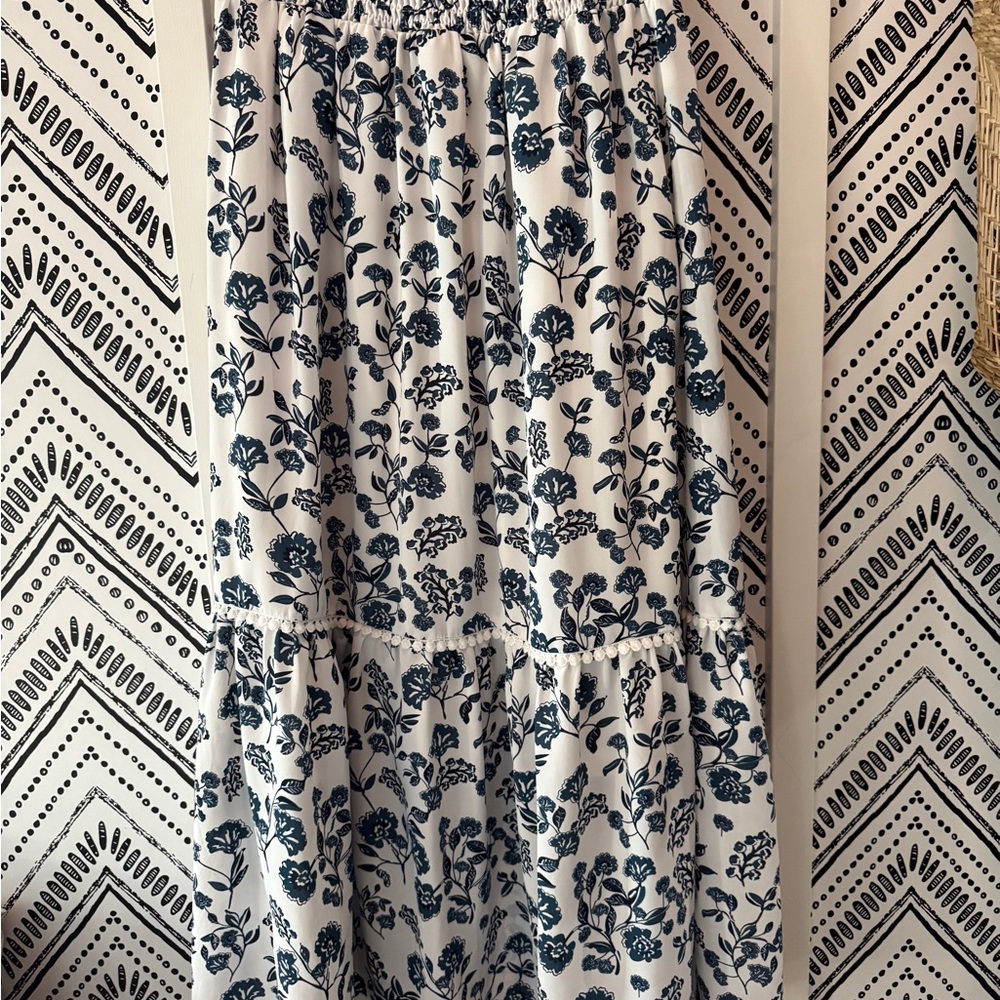 Chic Floral Maxi Skirt in Blue and White